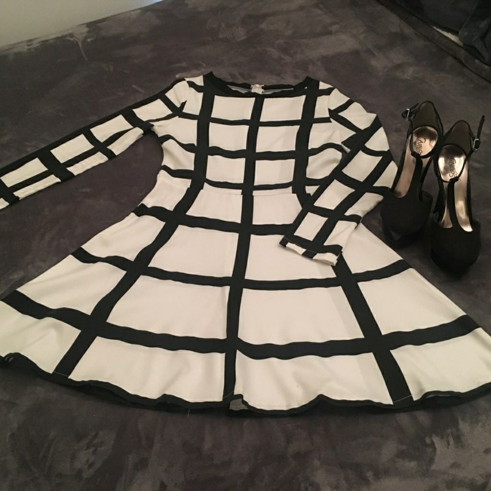 Super fashion AiPai Fashion Black & White Drss